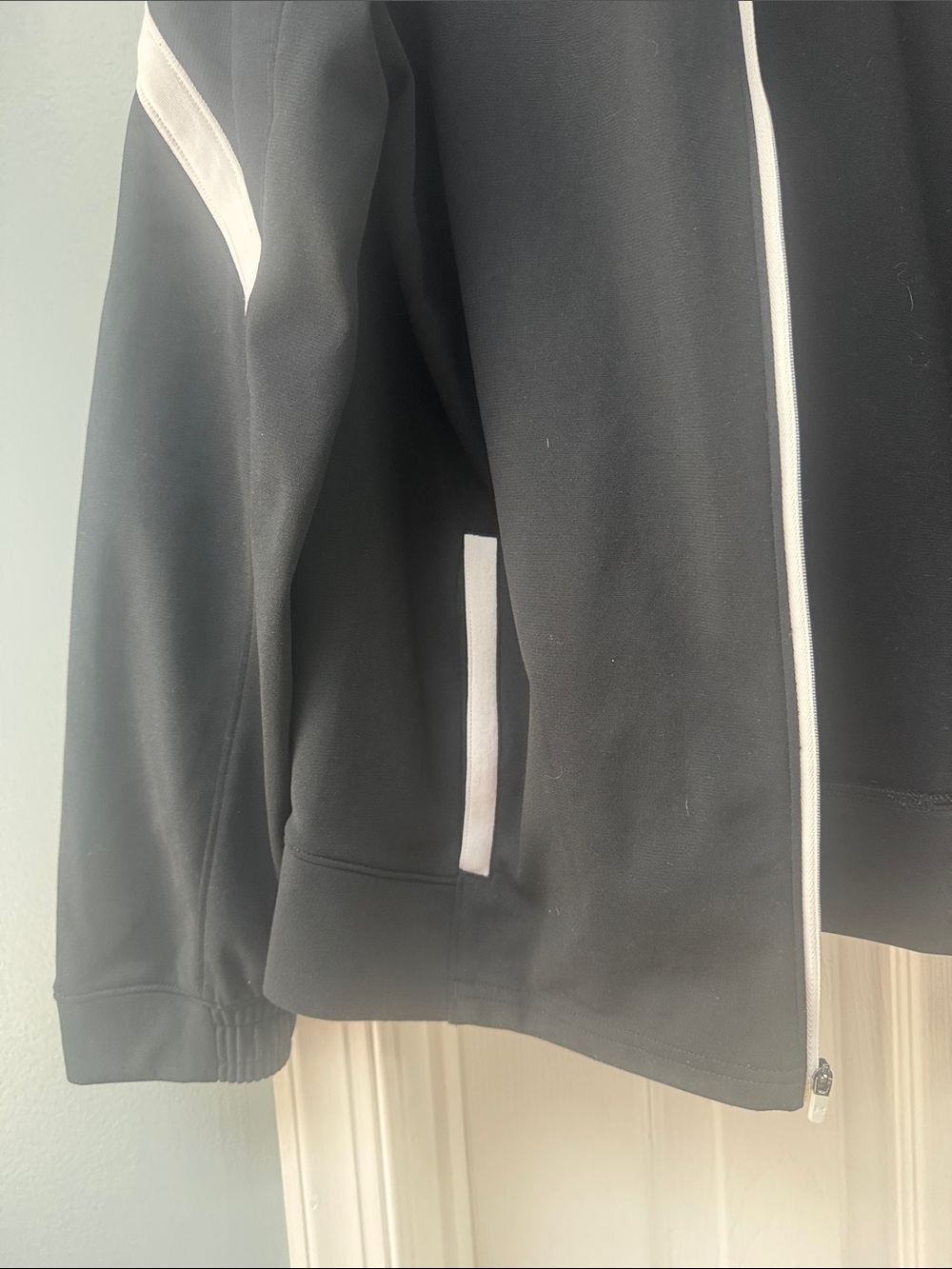 Under Armour Black Full-Zip Performance Jacket with Red & Gold Maryland 'M' - Picture 6 of 8
